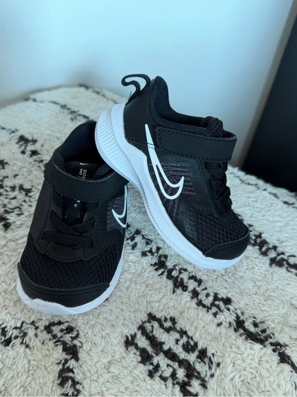 Nike Downshifter 11 Toddler Shoes Black White Hook & Loop Size 4C CZ3967-001